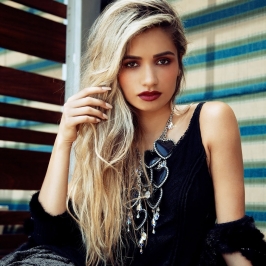 Pia Mia - Underneath